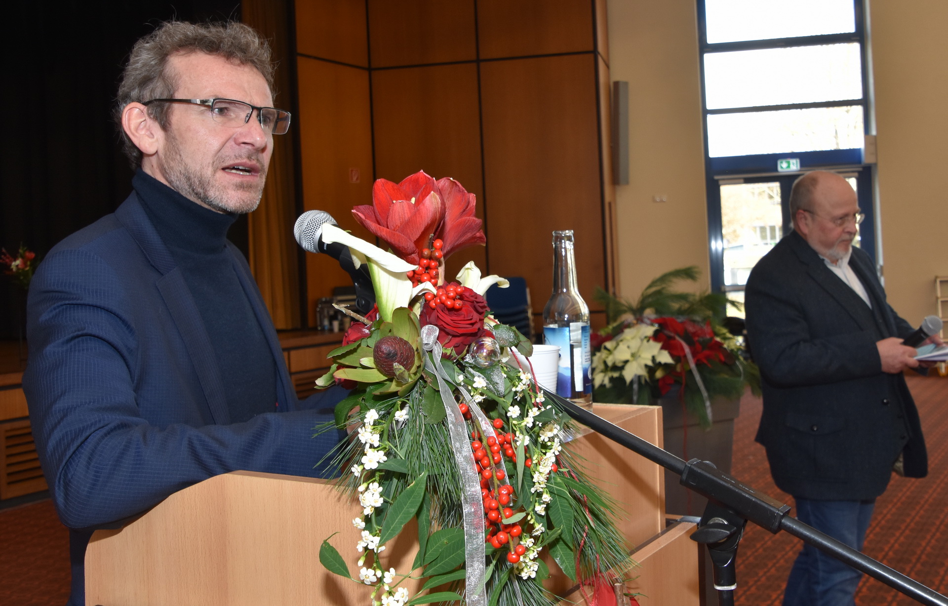 „Ob die Communio in Christo die Kirche retten kann, weiß ich nicht, aber ohne sie und andere am Evangelium ausgerichtete engagierte Gruppen kann die Kirche gewiss nicht gerettet werden“, sagte der katholische Publizist Joachim Frank am Samstag beim 35. Gründungsgedenktag der am 8. Dezember 1984 in Mechernich von der Charismatikerin Mutter Marie Therese gegründeten Communio, rechts Franks ehemaliger Stadt-Anzeiger-Kollege Manfred Lang, der moderierte. (c) Sabine Roggendorf/pp/Agentur ProfiPress