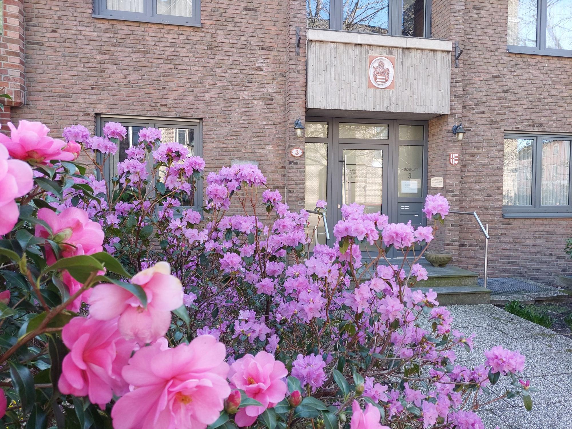 Pfarrhaus im Frühling
