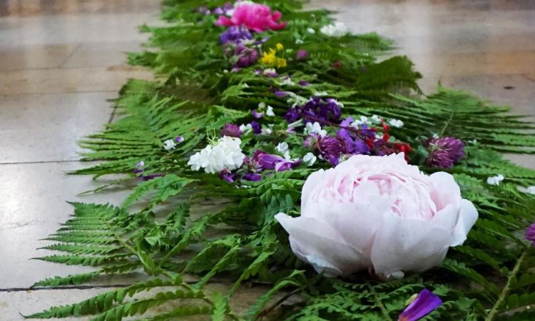 Blumenteppich Fronleichnam (c) pfarrbriefservice