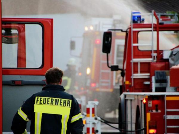 Segnung bei der Feuerwehrlöschgruppe Herrenshoff (c) pfarrbriefservice Segnung bei der Feuerwehrlöschgruppe Herrenshoff