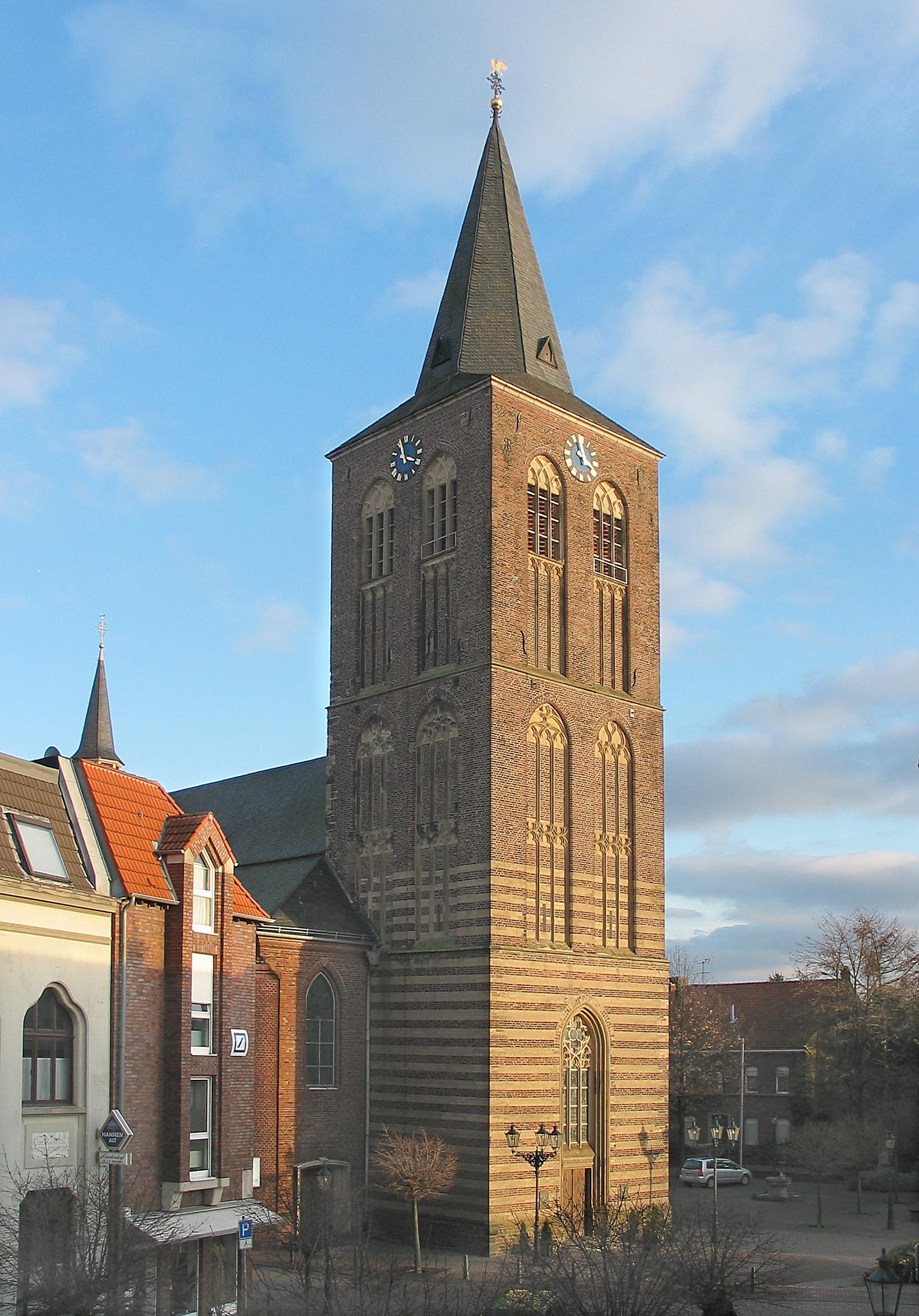 Kirchturm St. Andreas aussen (c) Olaf D. Hennig