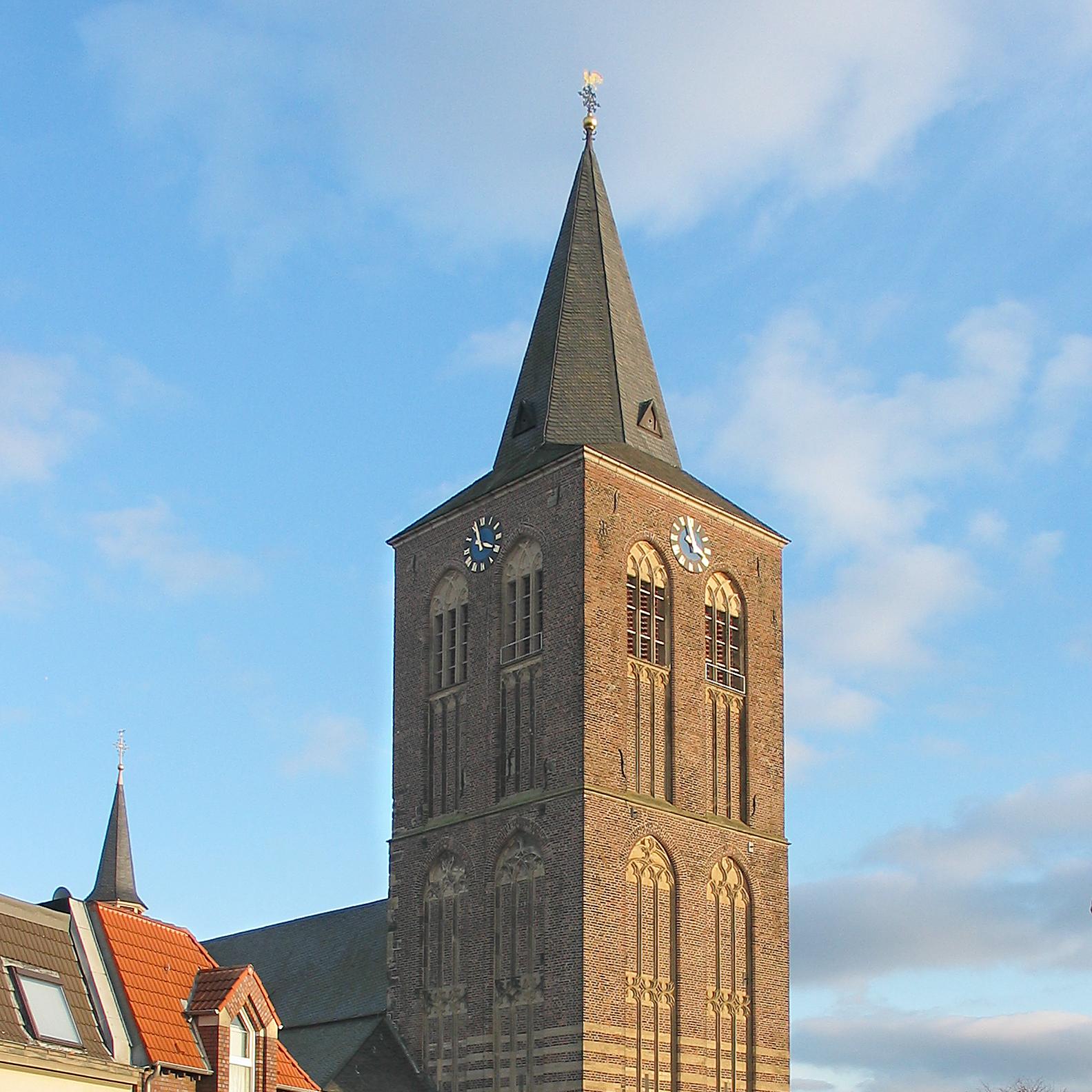 Kirchturm St. Andreas aussen (c) Olaf D. Hennig