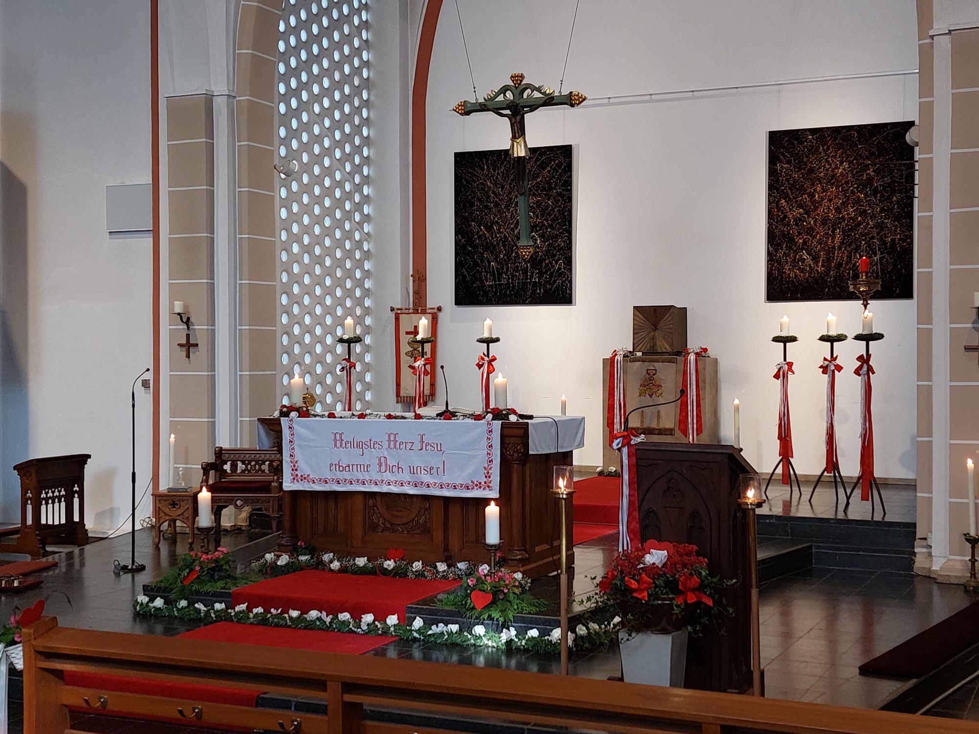 Altarraum zum Herz Jesu-Fest