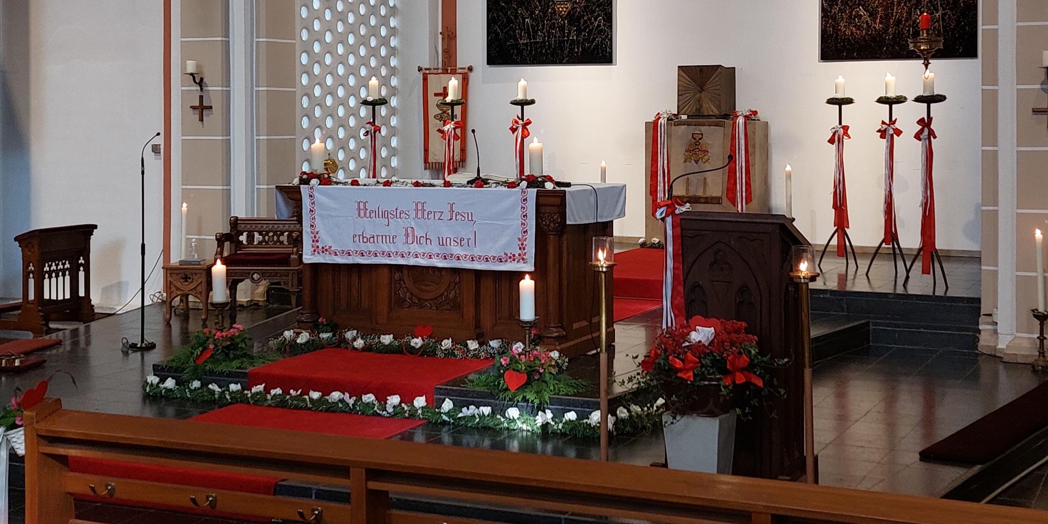 Altarraum zum Herz Jesu-Fest